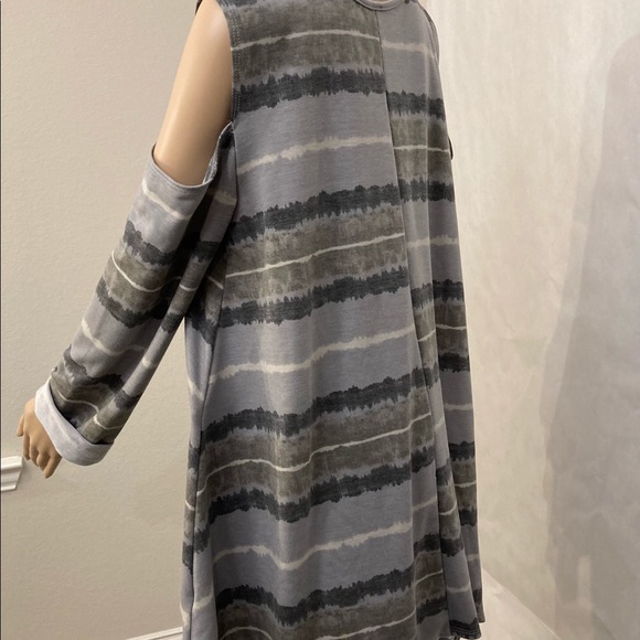 💥💥PLUS SIZE TOP💥💥 - Picture 2 of 8